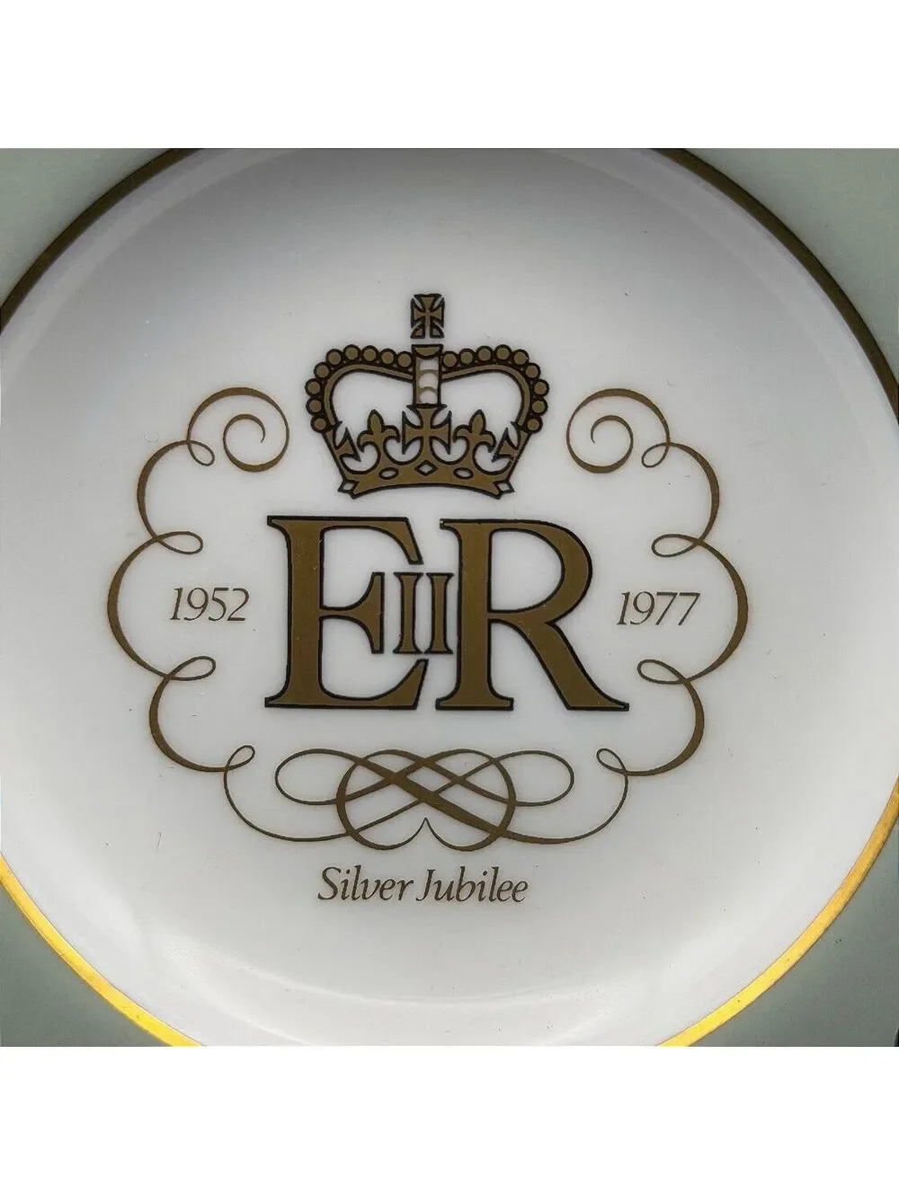 Vintage Wedgwood Queen Elizabeth II Silver Jubilee 1977 Bone China Plate 4.25